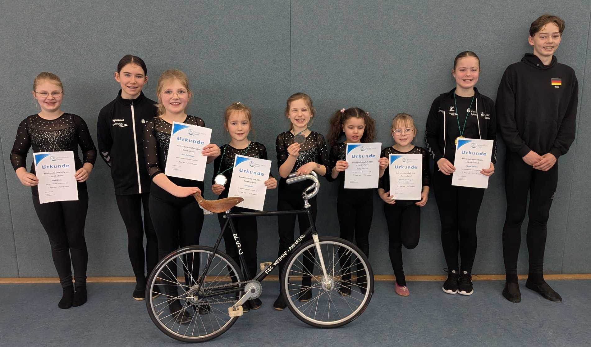 Kunstradfahrer holen drei Titel bei Bezirksmeisterschaft